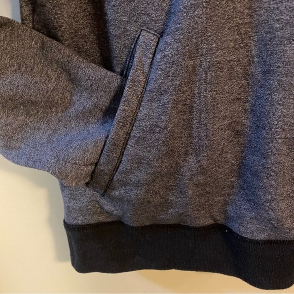 ??$10 add on. Aeropostale Mens Zip Top. Small